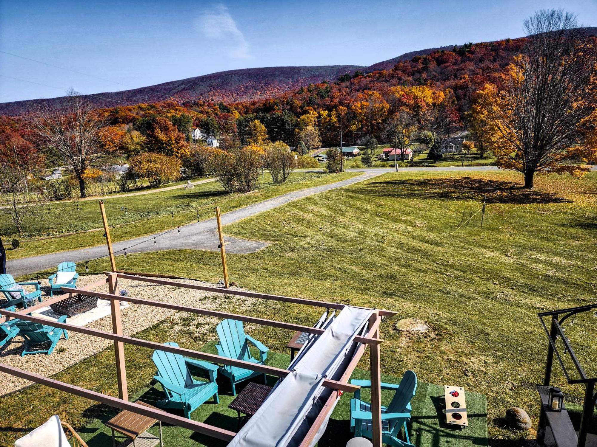 Carloover Vista: Mountain Escape Hot Springs Eksteriør bilde
